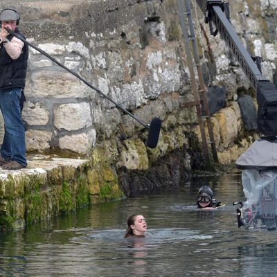 Maisie Williams se sumerge en agua helada en el rodaje de la temporada 6 de 'Juego de Tronos'