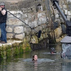 Maisie Williams se sumerge en agua helada en el rodaje de la temporada 6 de 'Juego de Tronos'