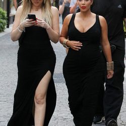 Kim y Khloe Kardashian de compras por St. Barts