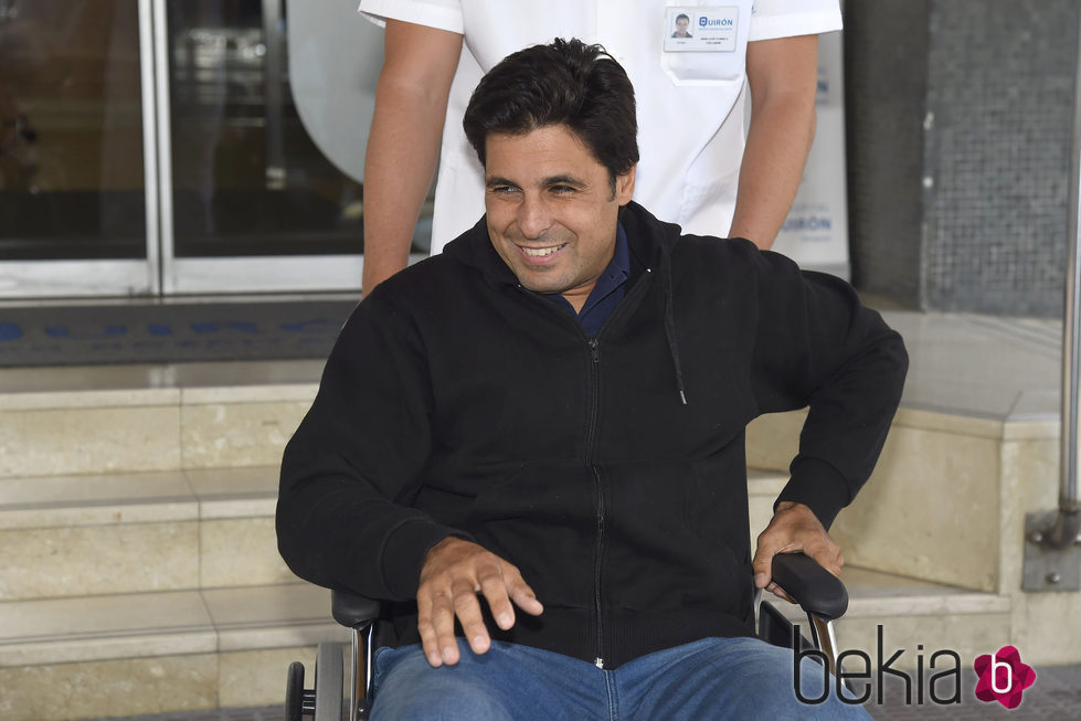 Fran Rivera sale del hospital de Zaragoza para ser trasladado a Sevilla