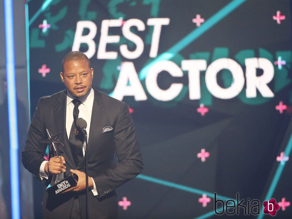 El actor Terrence Howards recogiendo su premio en los BET Awards 2015