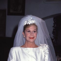 Lina Morgan vestida de novia en la serie 'Compuesta y sin novio'