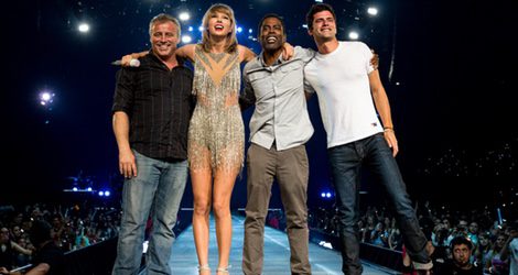 Taylor Swift en un concierto junto Sean O'Pry, Chris Rock y Matt LeBlanc