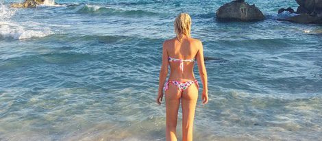Adriana Abenia presumiendo de trasero en las playas de Ibiza