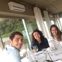 Iker Casillas y Sara Carbonero comiendo en Oporto con Isabel Jiménez y Mayra del Pilar