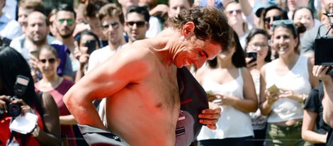 Rafa Nadal se queda sin ropa en un evento de Tommy Hilfiger en Nueva York