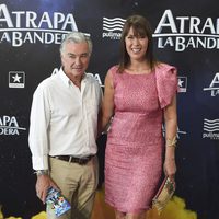 Eduardo Campoy y Mabel Lozano en el estreno de 'Atrapa la bandera' en Madrid