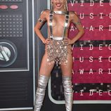 Miley Cyrus en la alfombra roja de los Video Music Awards 2015