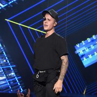Justin Bieber lleno de lágrimas después de cantar en los Video Music Awards 2015