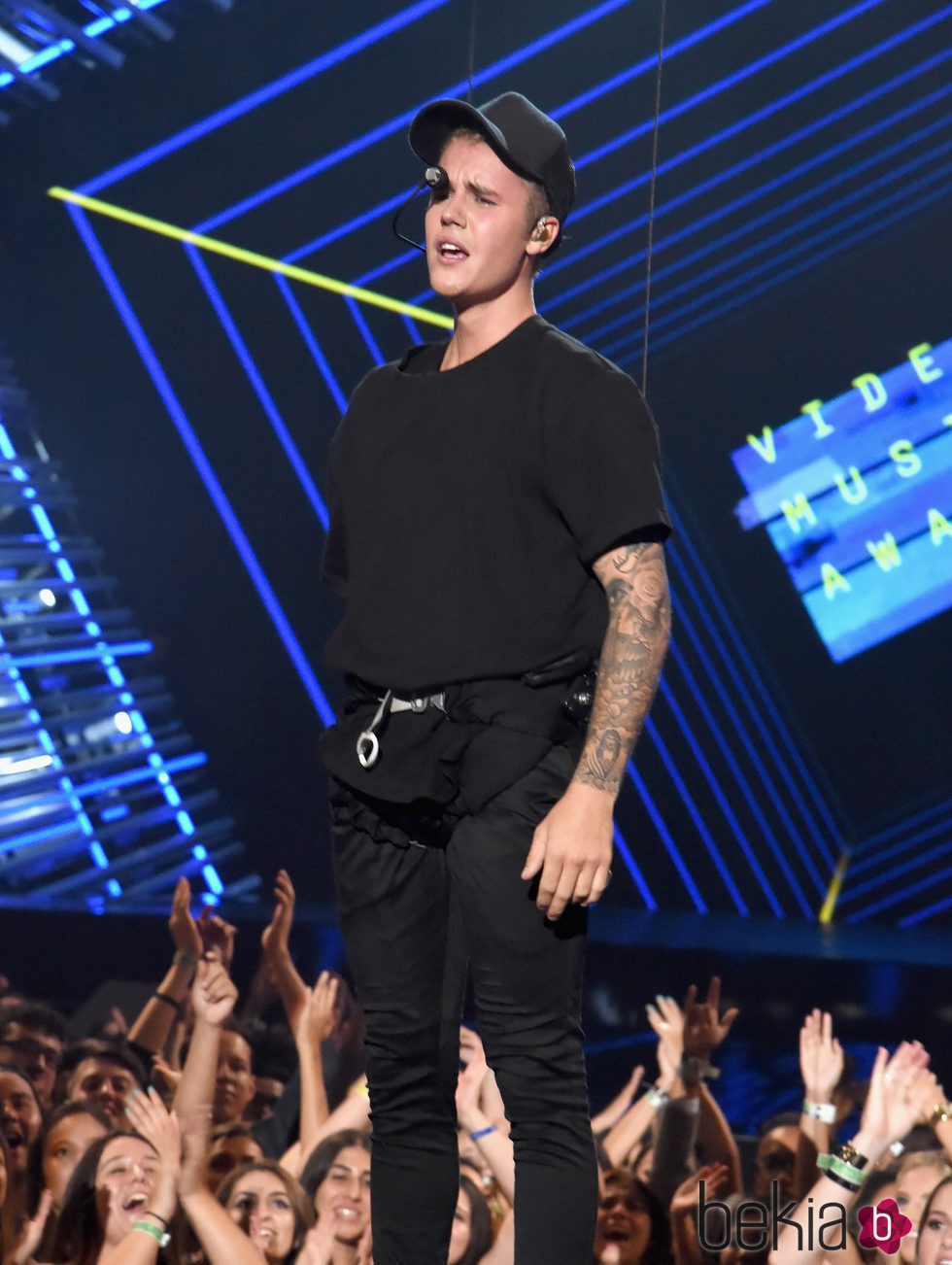 Justin Bieber lleno de lágrimas después de cantar en los Video Music Awards 2015