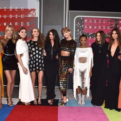 Gigi Hadid, Lily Aldridge, Taylor Swift, Karlie Kloss, Cara Delevingne, Selena Gomez en los Music Video Awards 2015