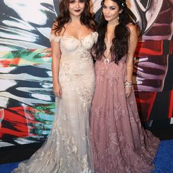Vanessa Hudgens y su hermana Stella Hudgens en los Video Music Awards 2015
