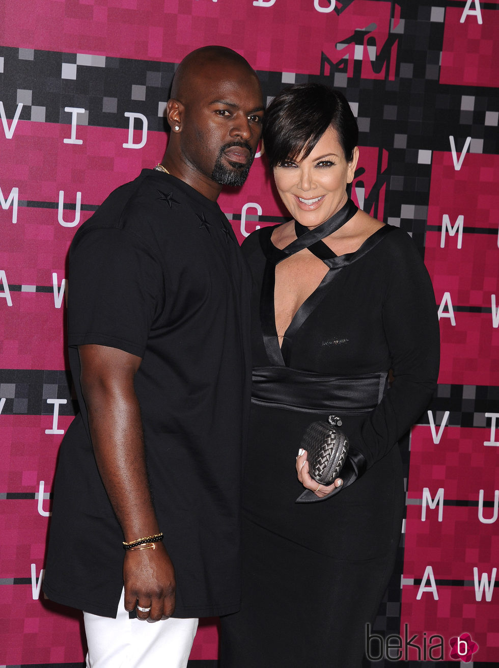 Kris Jenner y Corey Gamble en los Video Music Awards 2015