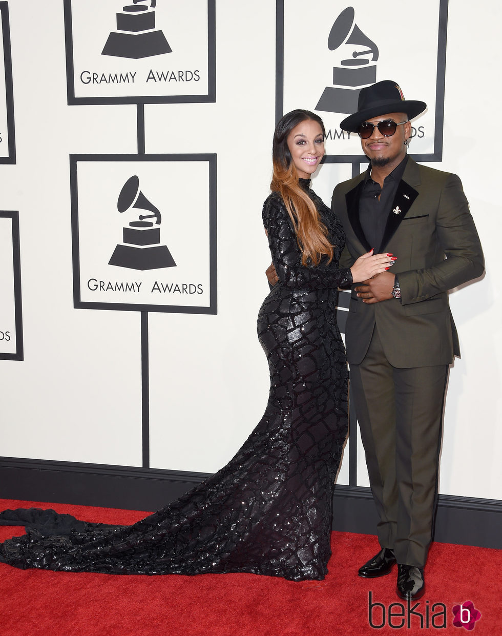 Neyo y su chica Cristal Renay en los Grammy Awards