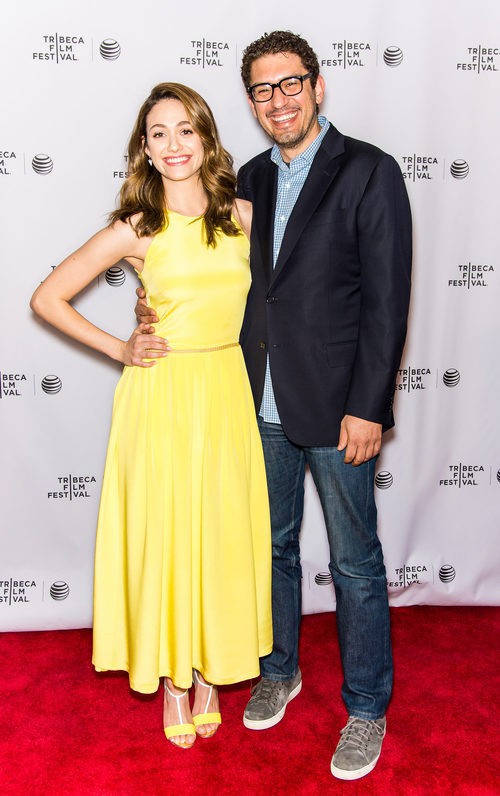 Emmy Rossum y su pareja Sam Esmail en un festival de cine