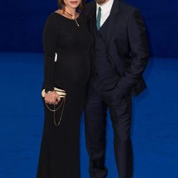Tom Hardy y Charlotte Riley en el estreno de 'Legend' en Londres