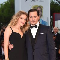 Johnny Depp y Amber Heard en el estreno de 'Black Mass' en la Mostra 2015