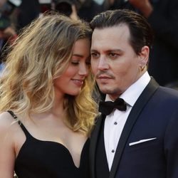 Johnny Depp y Amber Heard muy cariñosos en el estreno de 'Black Mass' en la Mostra 2015