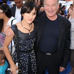 Robin Williams con su hija Zelda Williams en un estreno