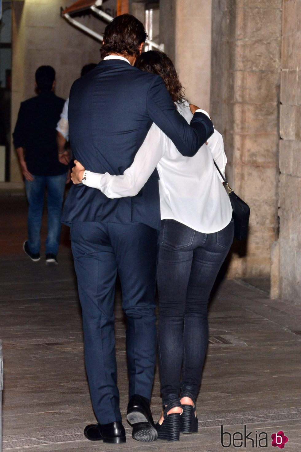 Rafa Nadal y Xisca Perelló abrazados en el funeral de Rafael Nadal
