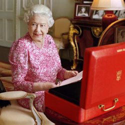 Foto oficial de la Reina Isabel II en el día en el que logró el reinado más largo de la historia de Reino Unido