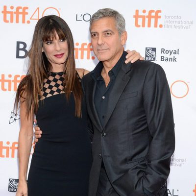 Sandra Bullock y George Clooney juntos en la presentación de 'Our Brand is Crisis'