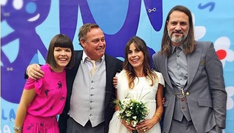 Pablo Carbonell, María Arellano acompañados por Laura Caballero en el día de su boda
