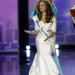 Betty Cantrell es coronada Miss América 2016