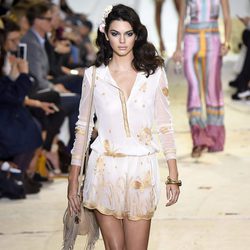 Kendall Jenner desfilando para Diane Von Furstenberg en la Nueva York Fashion Week primavera/verano 2016