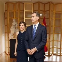 Los Reyes Felipe y Letizia en la embajada de España en Washington