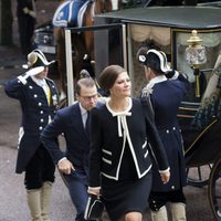 Victoria de Suecia luce embarazo en la apertura del Parlamento 2015