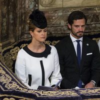 Magdalena de Suecia con los Príncipes Carlos Felipe y Sofia en la apertura del Parlamento