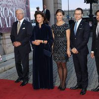 La Familia Real Sueca salvo Magdalena de Suecia y Chris O'Neill en un concierto