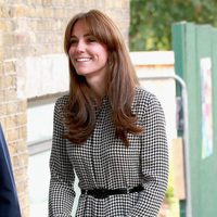 Kate Middleton en su primer acto en solitario tras ser madre de la Princesa Carlota