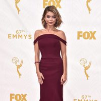 Sarah Hyland en la alfombra roja de los premios Emmy 2015