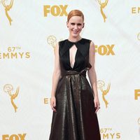 Rachel Brosnahan en la alfombra roja de los premios Emmy 2015