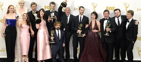 El elenco de 'Juego de Tronos' celebrando su triunfo en los Emmy 2015