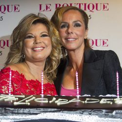 Terelu Campos con Rocío Carrasco en su 50 cumpleaños
