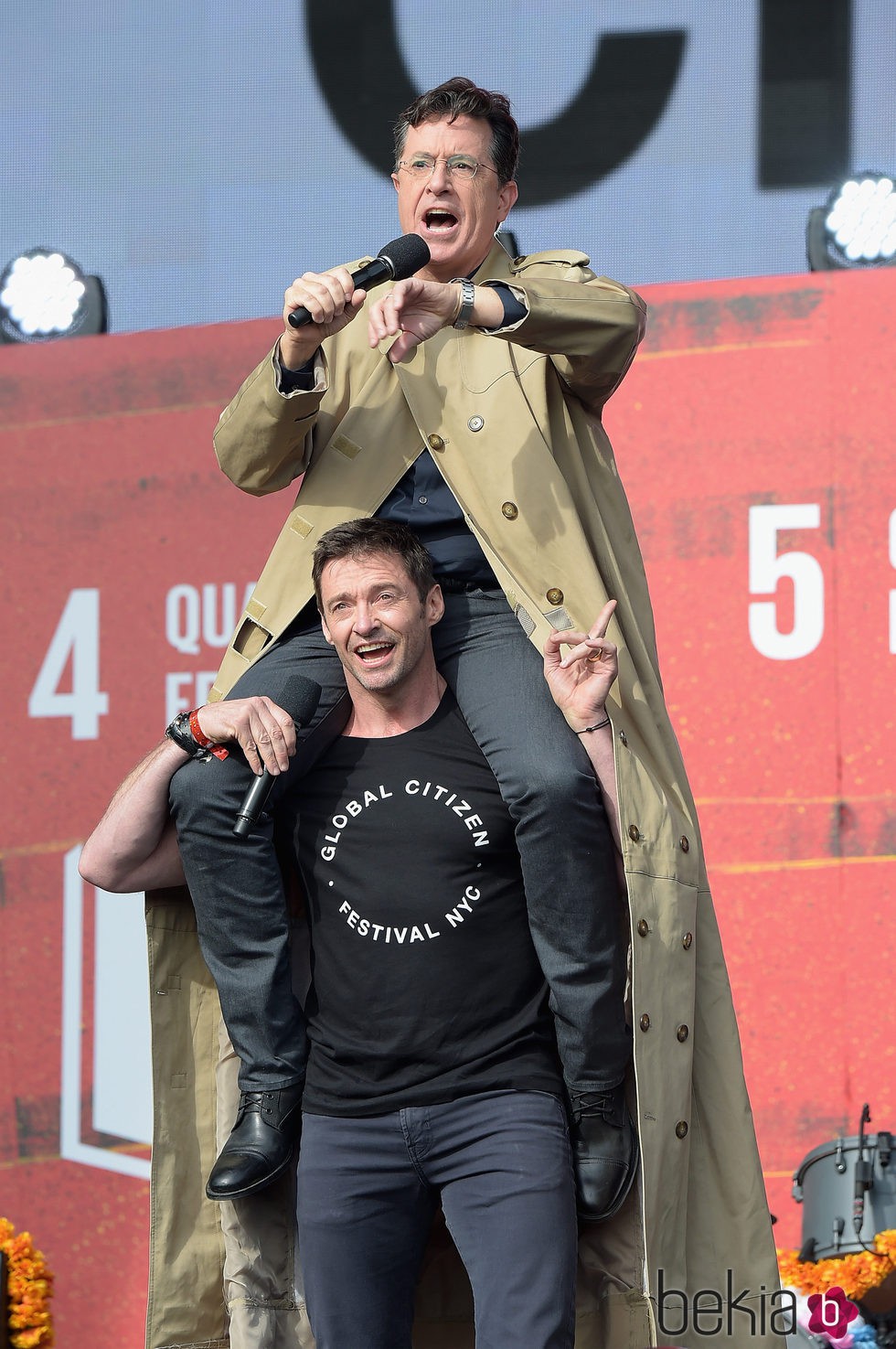 Stephen Colbert y Hugh Jackman en el Global Citizen Festival 2015