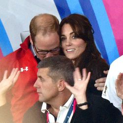 El Príncipe Guillermo, muy cariñoso con Kate Middleton en el Mundial de Rugby 2015