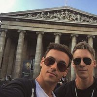 Tom Daley y Dustin Lance Black en el Museo Británico de Londres