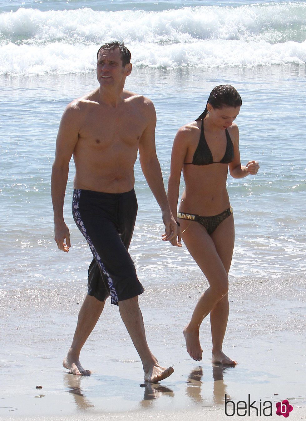 Jim Carrey y Cathriona White en las playas de Malibú de vacaciones
