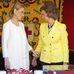 Cristina Cifuentes y la Reina Sofía en el Día de la Banderita 2015