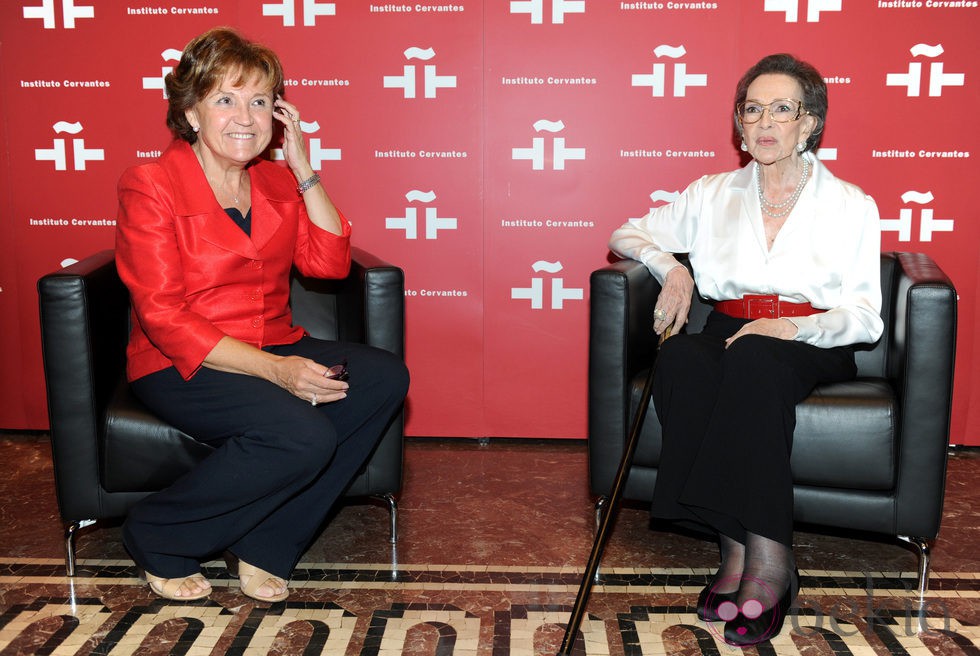 Carmen Caffarel y Amparo Rivelles en el homenaje a Amparo Rivelles en el Instituto Cervantes