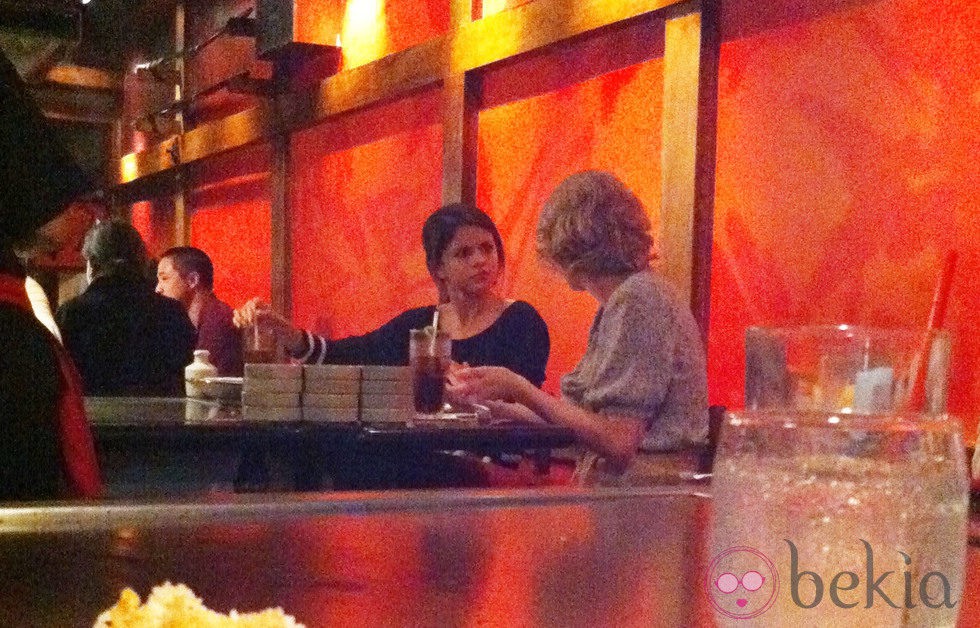 Selena Gomez y Taylor Swift cenan juntas en un restaurante
