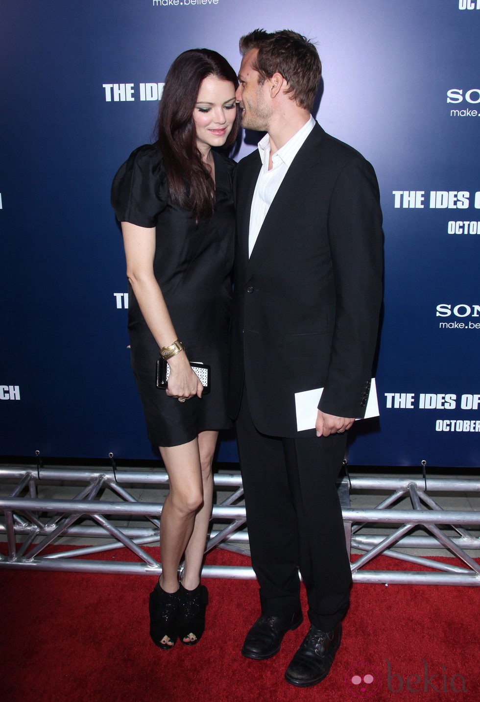 Jacinda Barrett y Gabriel Macht en la premiere de 'The Ides of March' en Los Ángeles
