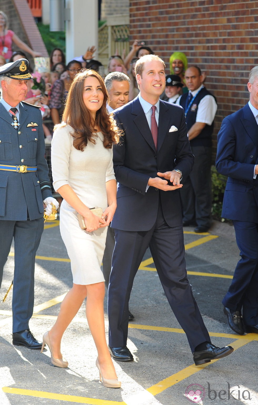 Los Duques de Cambridge reaparecen con la visita a un hospital en Surrey