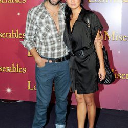 Rafael Amargo y su novia en el estreno de 'Los Miserables' en Barcelona