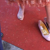 La Duquesa de Alba se quita los zapatos para bailar a la entrada del Palacio de las Dueñas