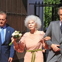 Cayetana de Alba y Alfonso Díez, recién casados a las puertas del Palacio de las Dueñas